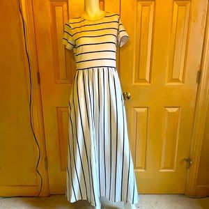 Striped Dress 👗 w/Pockets